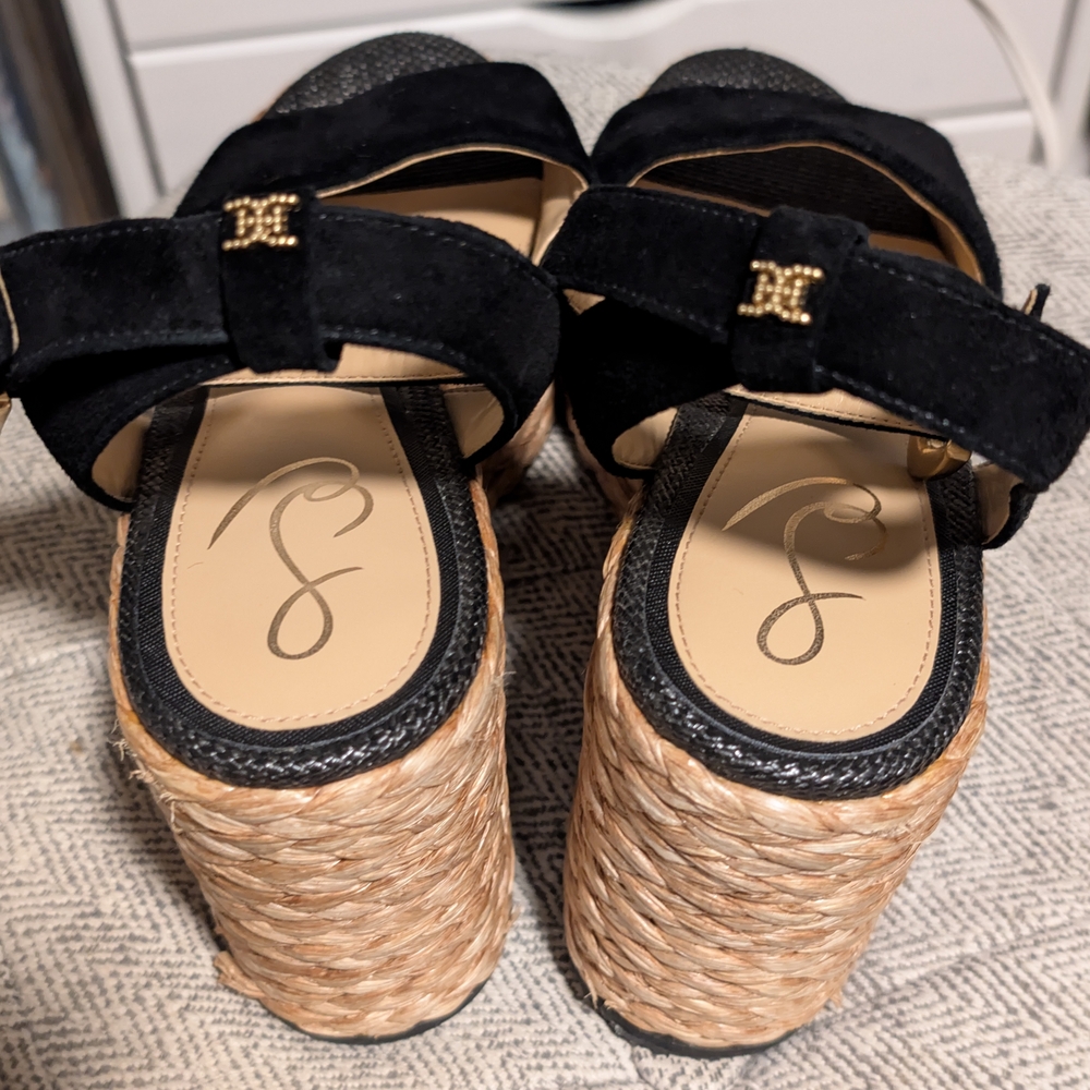 Elegant Black Wedge Sandals - Picture 9 of 10